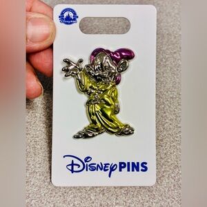 Disney Parks Snow White & The Seven Dwarfs Dopey Metallic Shiny Pin Series